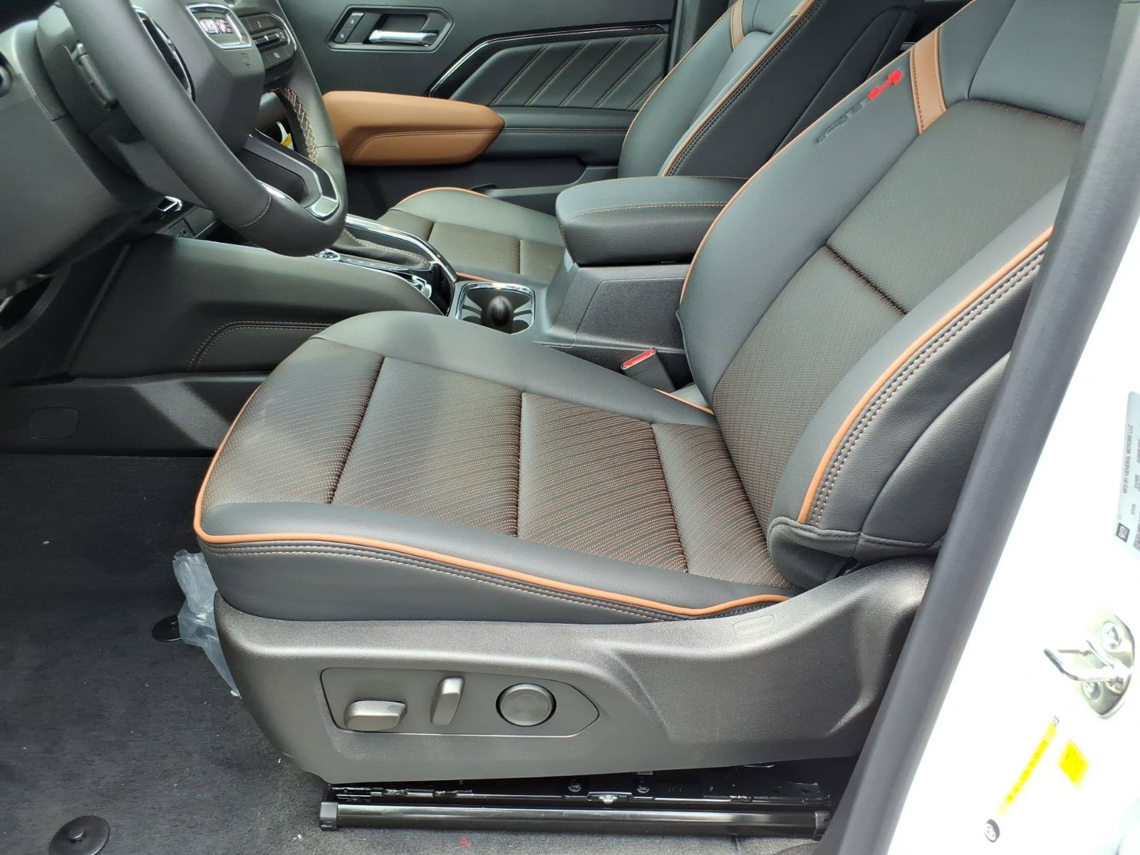 New 2026 GMC Canyon AT4 w/ Technology Plus Package AWD/4WD image 12
