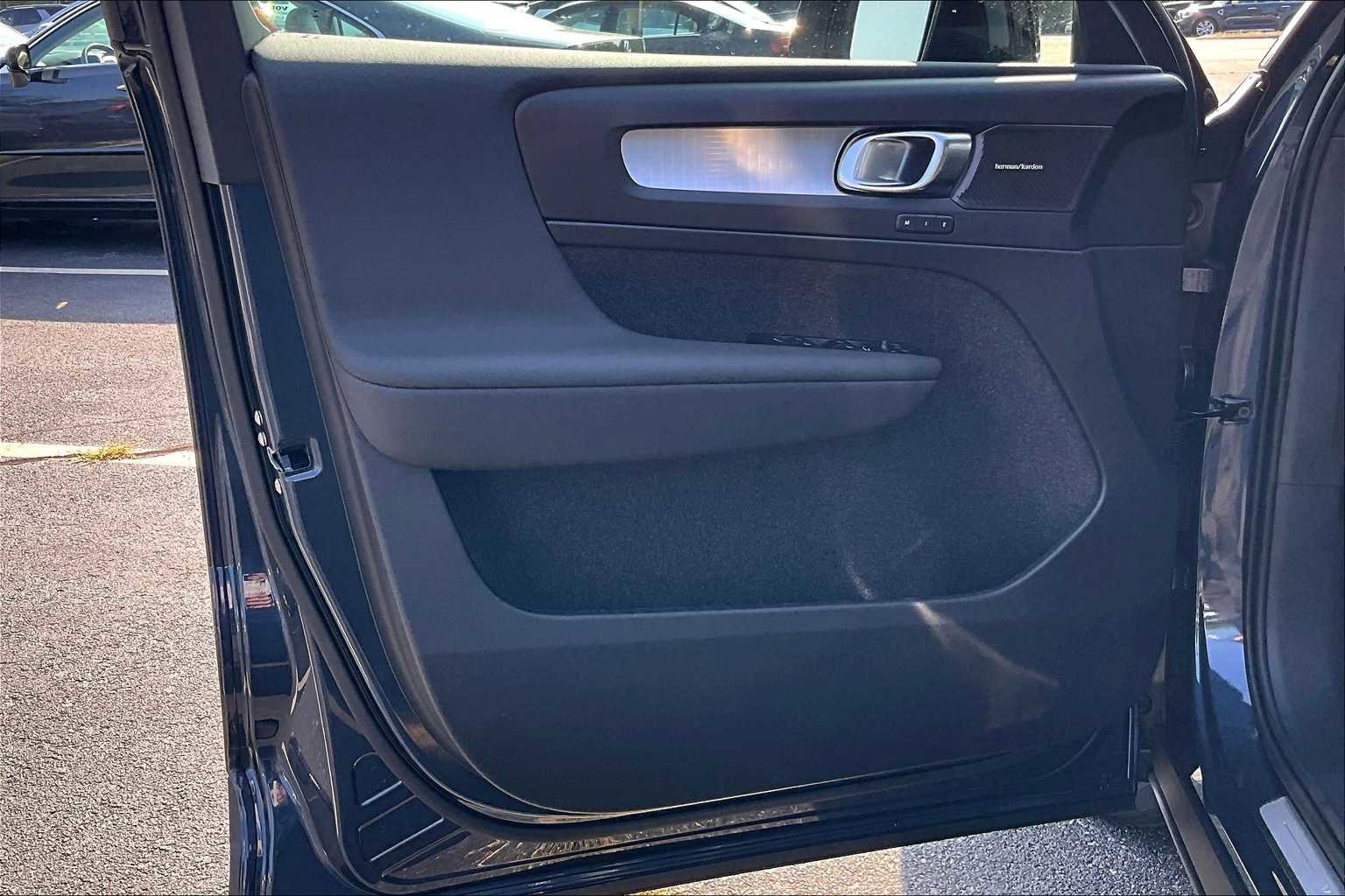 New 2026 Volvo XC40 B5 Ultra w/ Protection Package Premier image 11