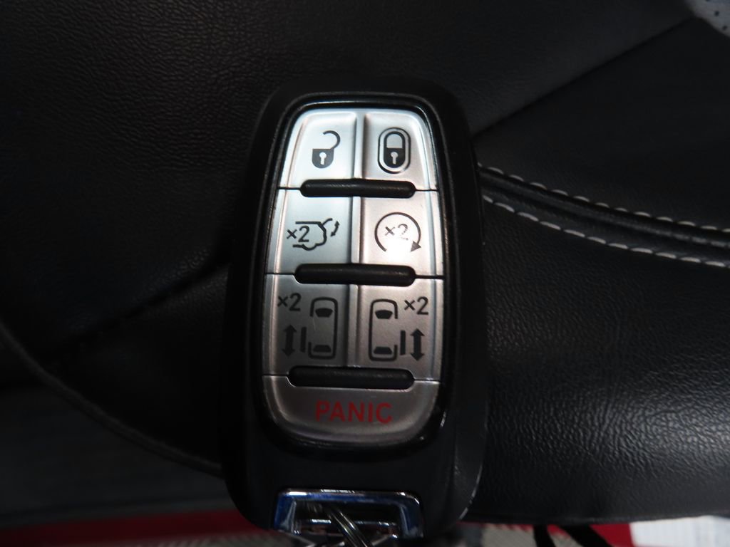 Used 2025 Chrysler Pacifica Select FWD image 54