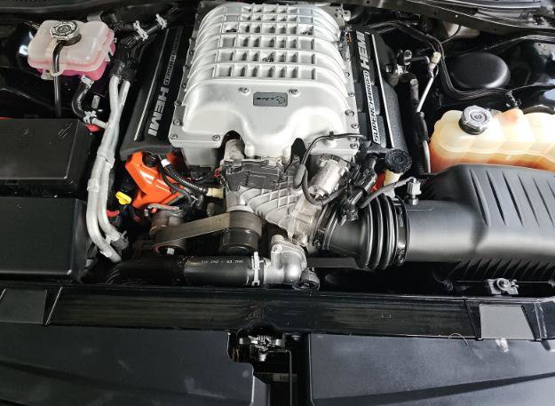Used 2017 Dodge Challenger SRT Hellcat RWD image 9