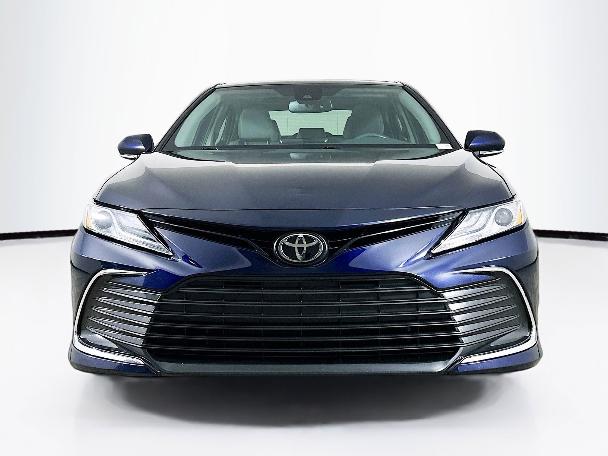 Used 2021 Toyota Camry XLE image 2