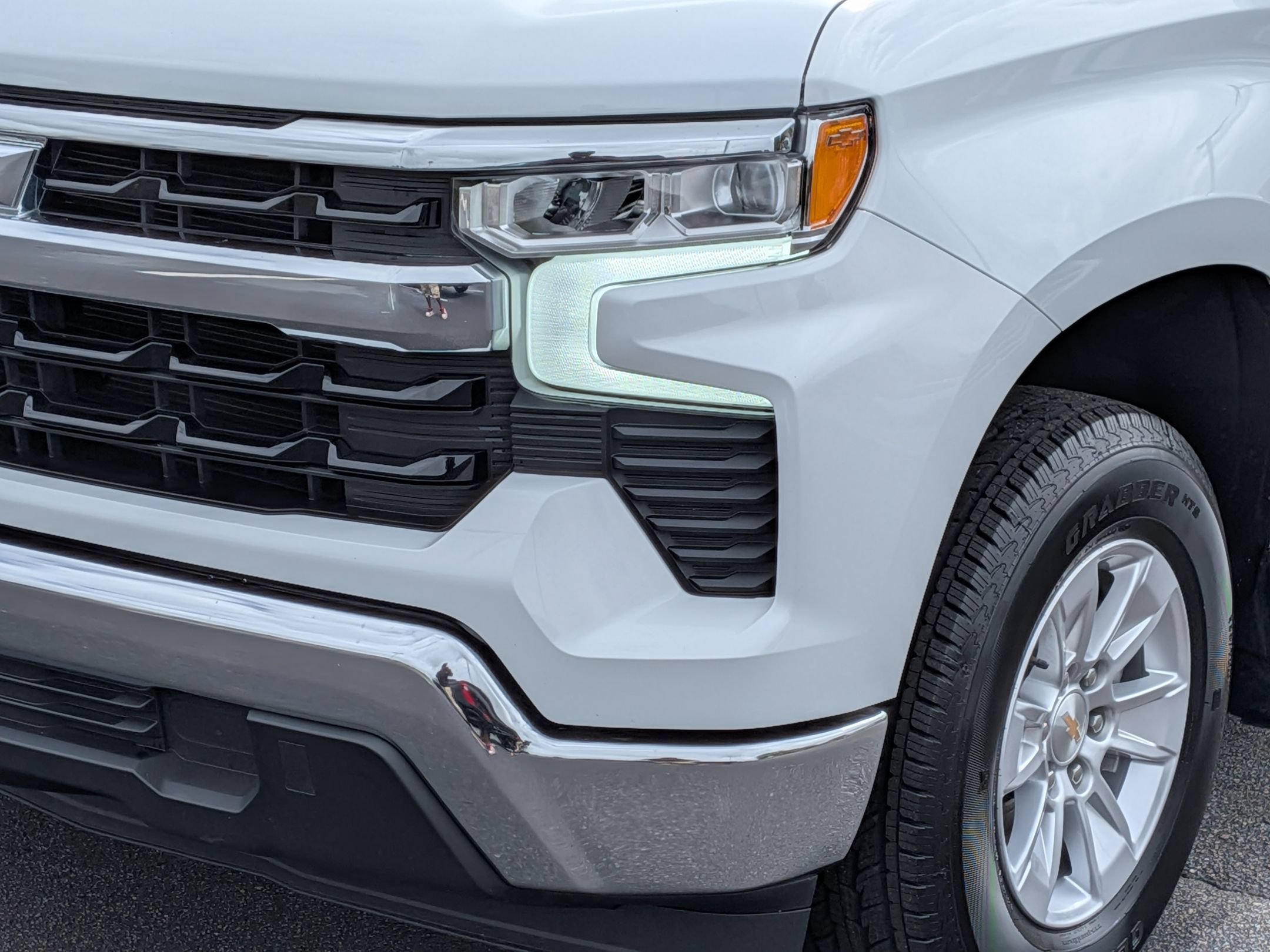 Used 2025 Chevrolet Silverado 1500 LT RWD image 9