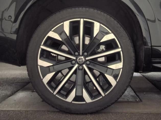Used 2025 Volvo XC90 B5 Plus AWD/4WD image 11