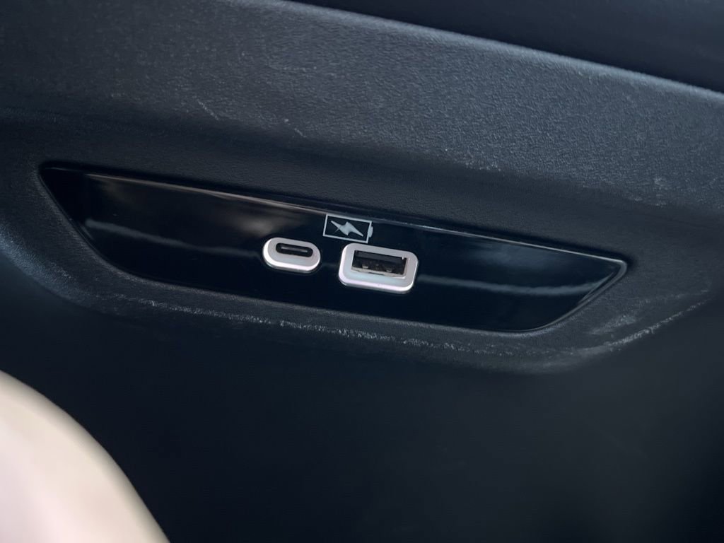 Used 2023 Chrysler Pacifica Limited image 26