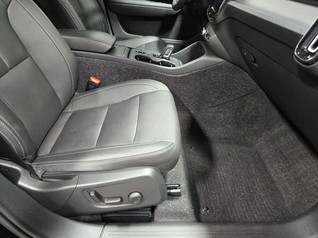 Used 2019 Volvo XC40 T5 Momentum image 53