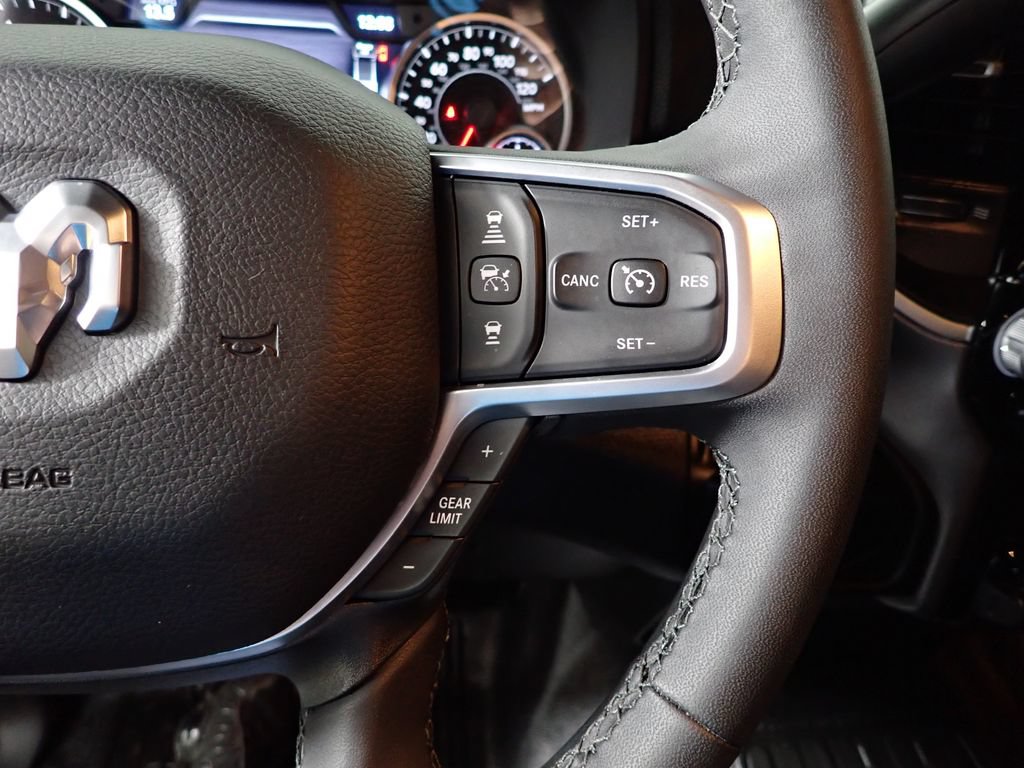 Used 2025 RAM 5500 4x4 Crew Cab image 28