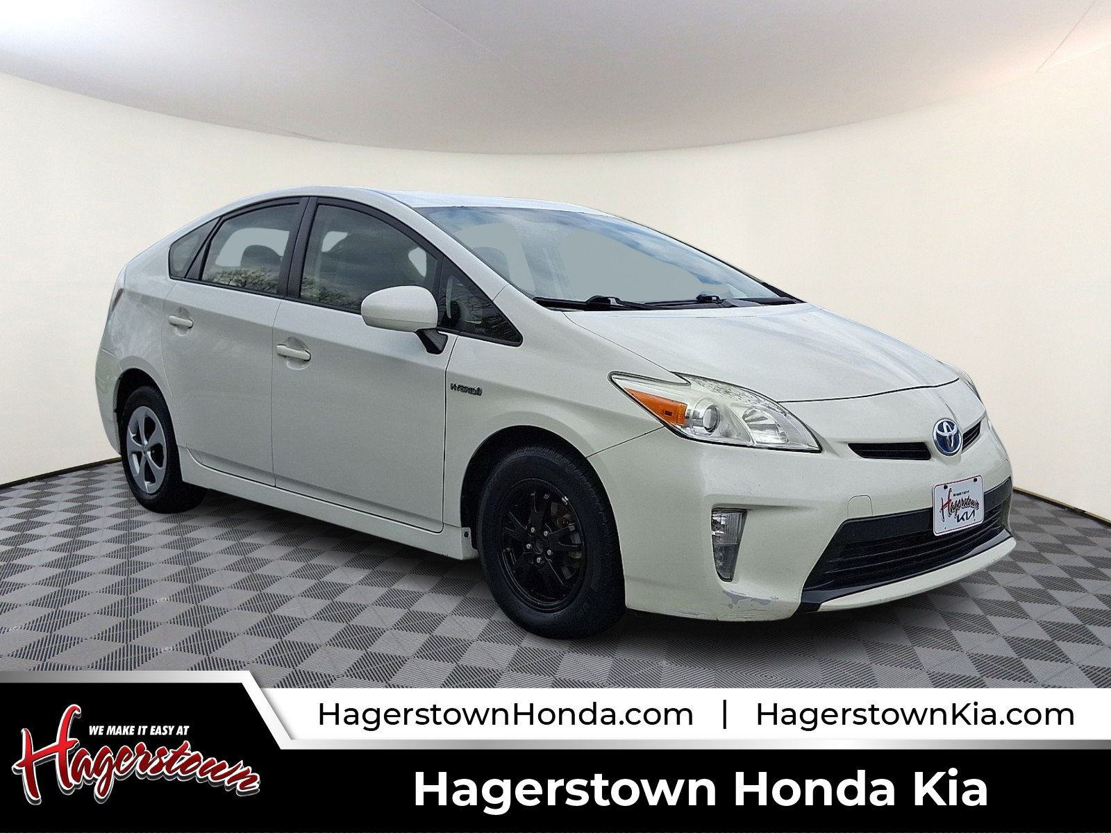 Used 2014 Toyota Prius Two FWD image 1