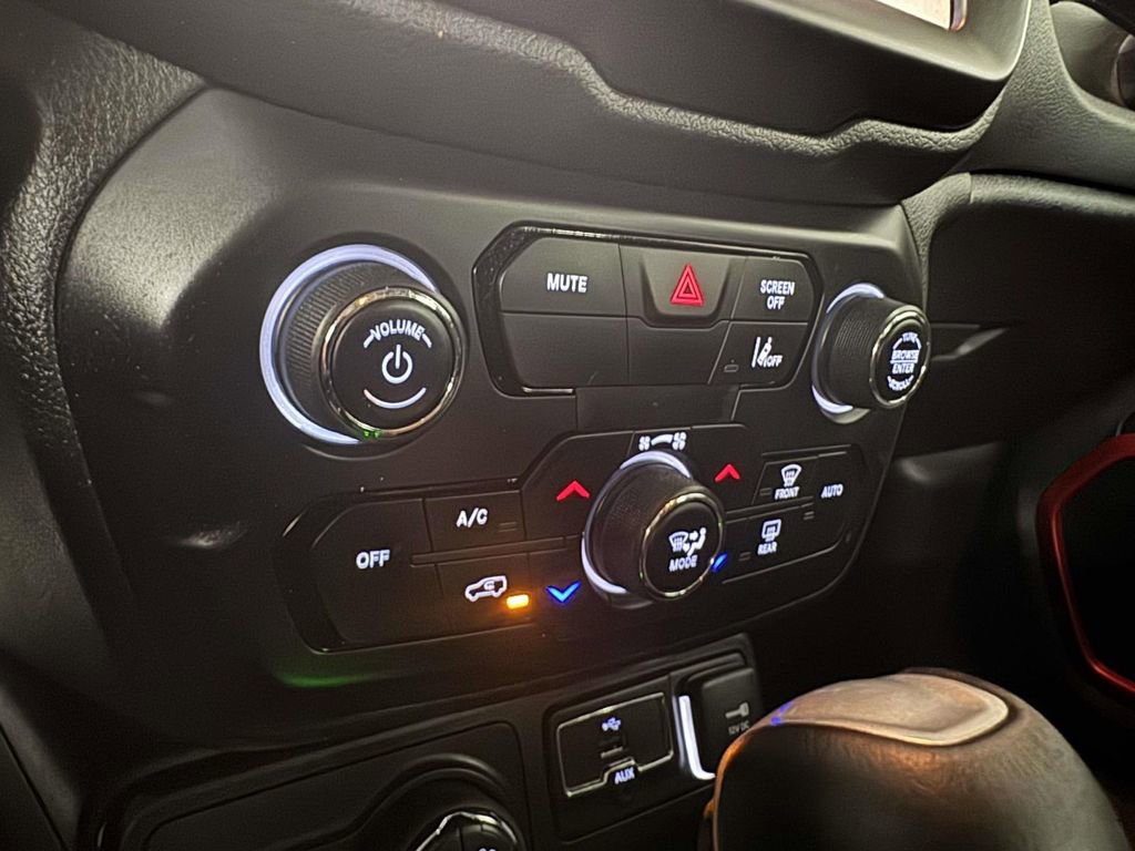 Used 2023 Jeep Renegade Trailhawk image 25