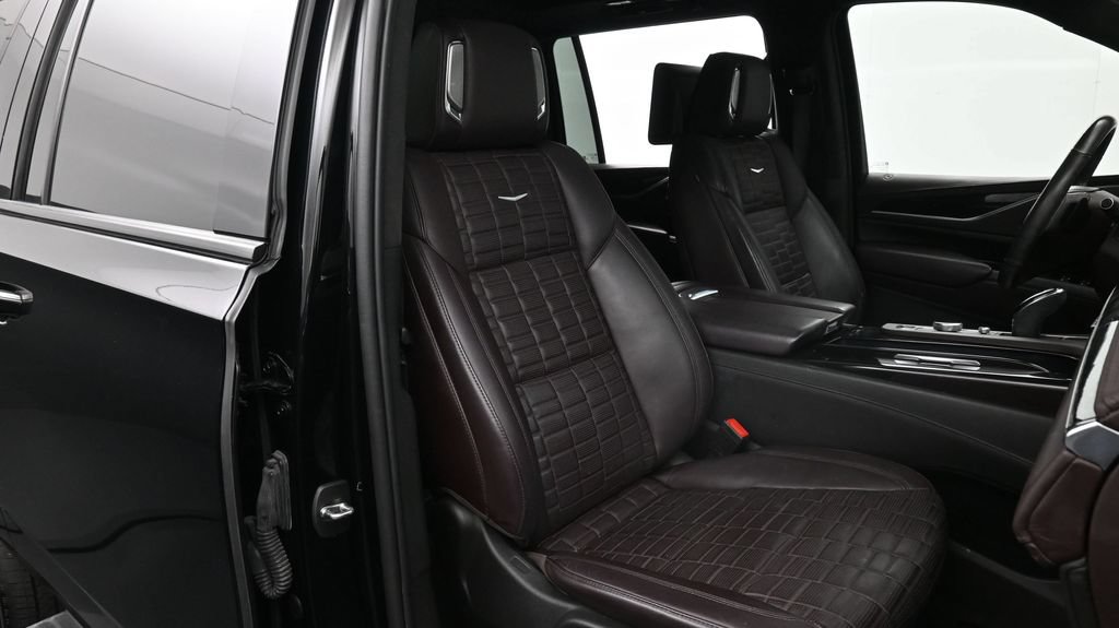 Used 2023 Cadillac Escalade ESV Sport Platinum w/ LPO, ONYX Package AWD/4WD image 17