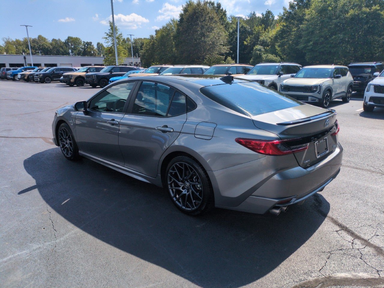 Used 2025 Toyota Camry XSE FWD image 5