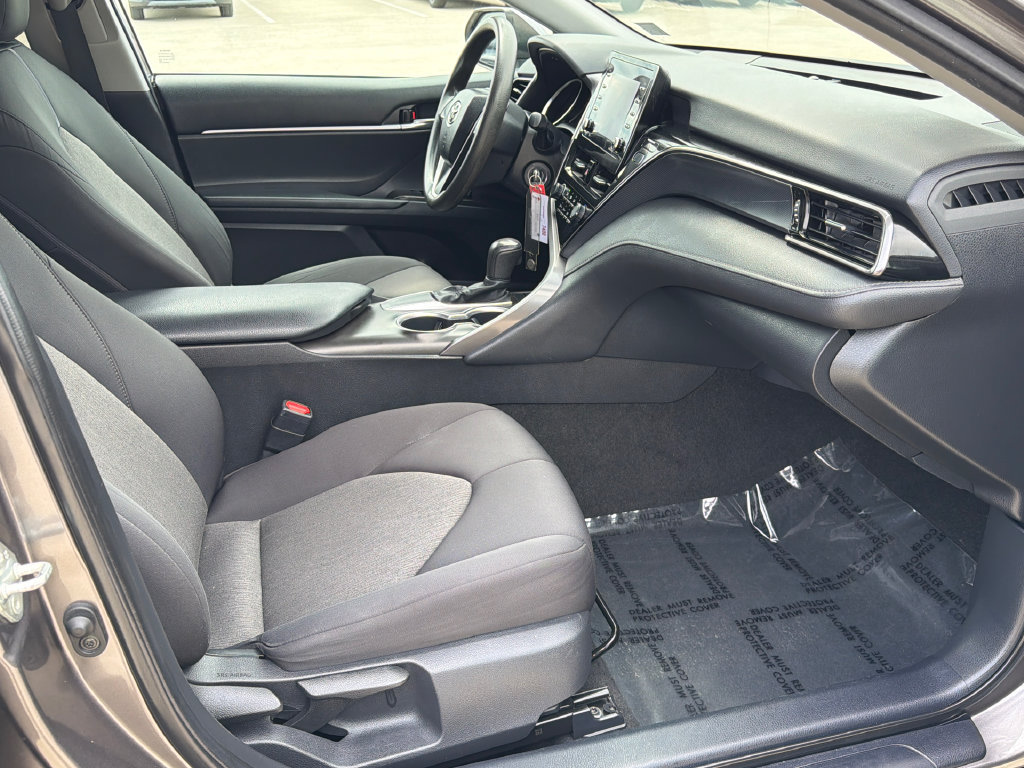 Used 2021 Toyota Camry LE FWD image 9