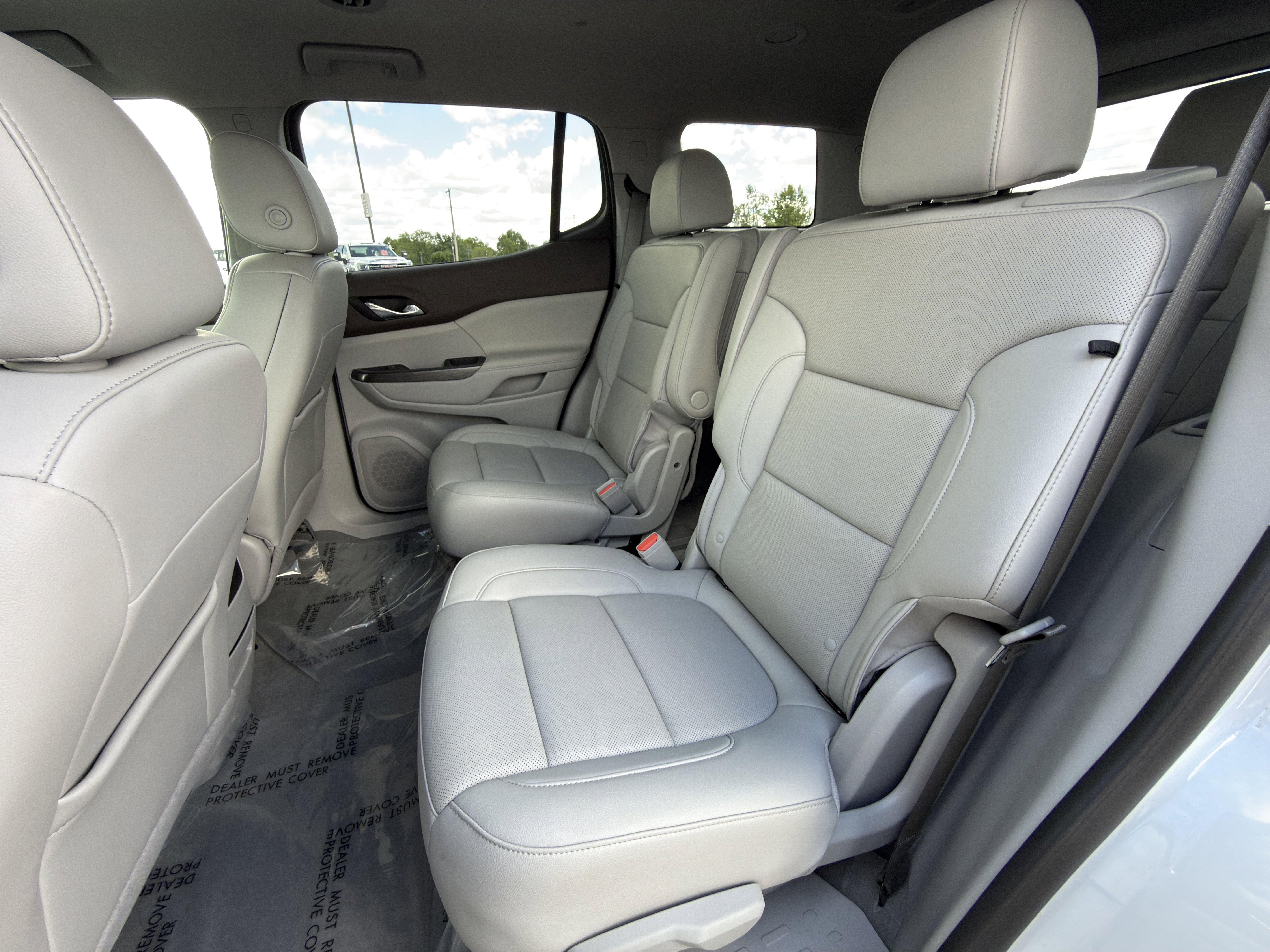 Used 2023 GMC Acadia SLT w/ Preferred Package AWD/4WD image 12