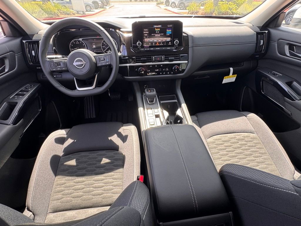 New 2025 Nissan Pathfinder SV image 11