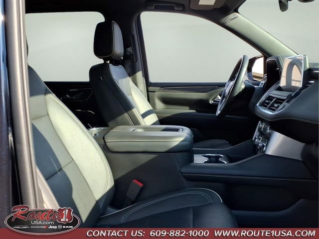 Used 2023 GMC Yukon XL SLT w/ SLT Premium Package image 16