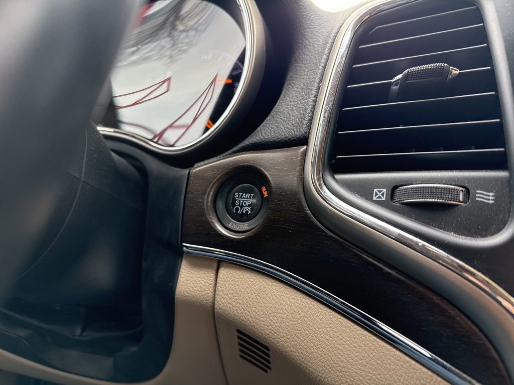 Used 2014 Jeep Grand Cherokee Limited image 16