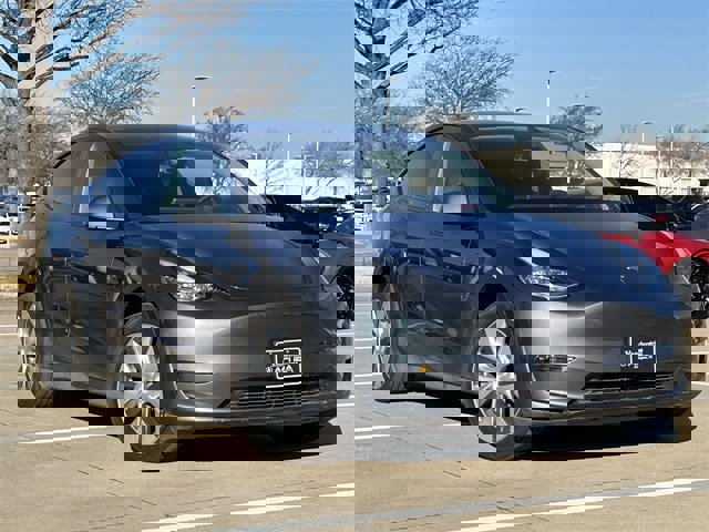 Used 2023 Tesla Model Y Long Range image 2