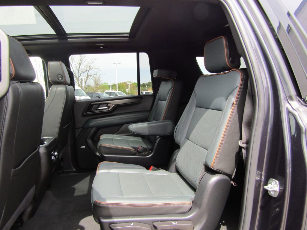 Used 2025 GMC Yukon XL AT4 w/ AT4 Premium Package AWD/4WD image 19