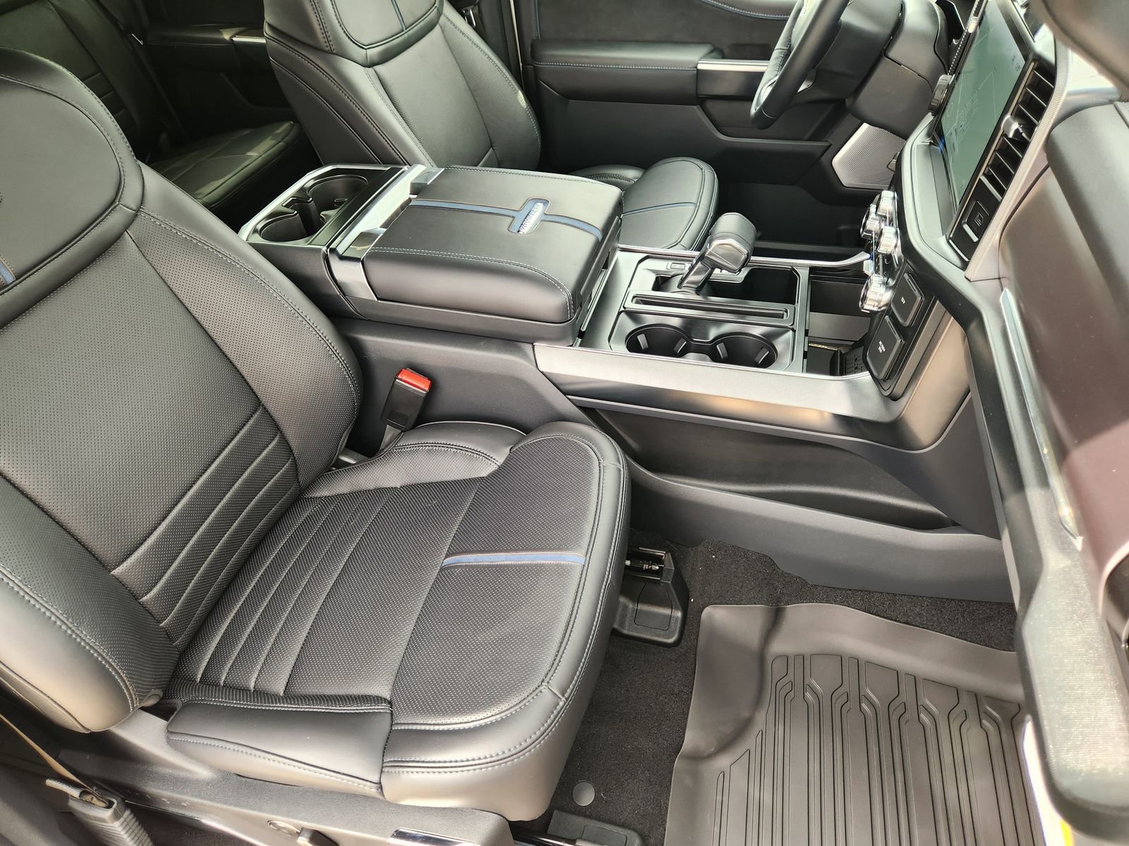New 2025 Ford F150 Platinum w/ Equipment Group 702A High image 15