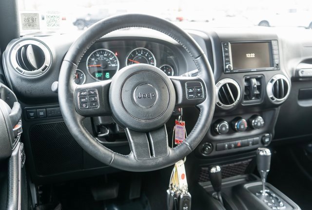 Used 2017 Jeep Wrangler Unlimited Rubicon w/ Connectivity Group image 14