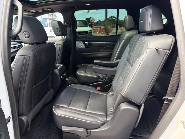 Used 2025 Buick Enclave Avenir FWD image 15