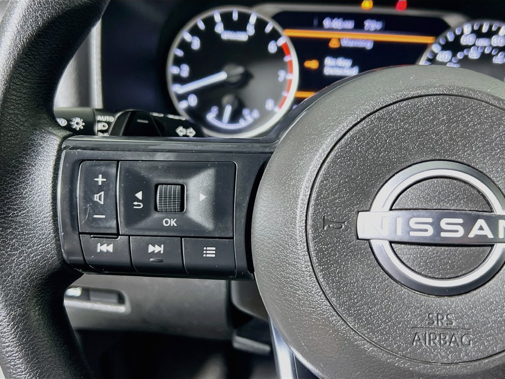 Used 2024 Nissan Rogue SV AWD/4WD image 16