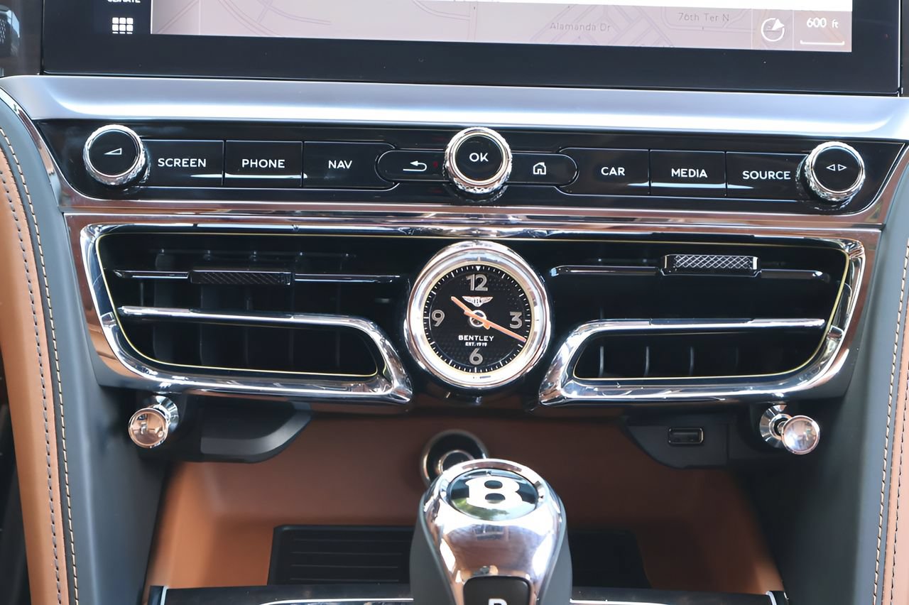 Used 2024 Bentley Flying Spur V8 AWD/4WD image 20