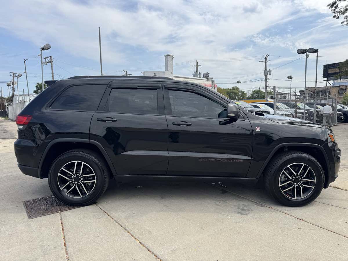 Used 2021 Jeep Grand Cherokee Trailhawk image 4