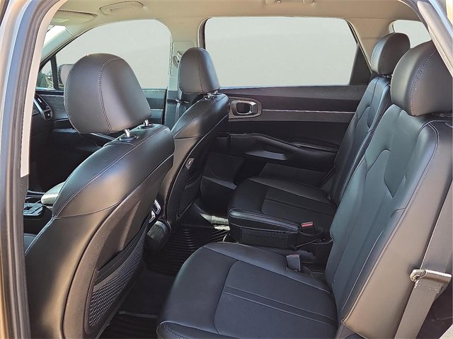 Used 2021 Kia Sorento EX image 7