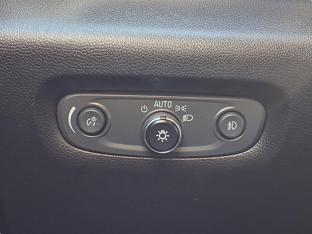 Used 2019 Chevrolet Traverse LT w/ LT Premium Package image 16