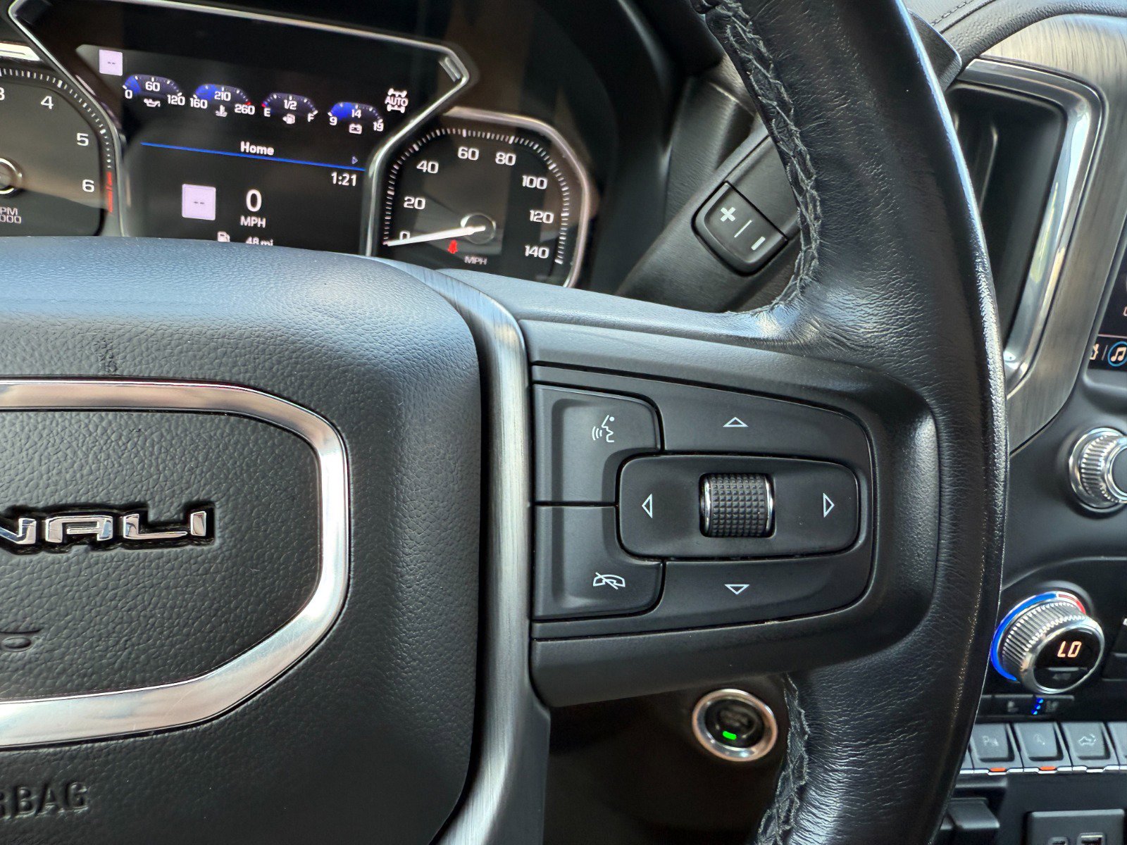 Certified 2020 GMC Sierra 1500 Denali w/ Denali Ultimate Package image 31