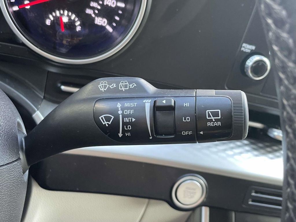 Used 2022 Kia Carnival LX image 23