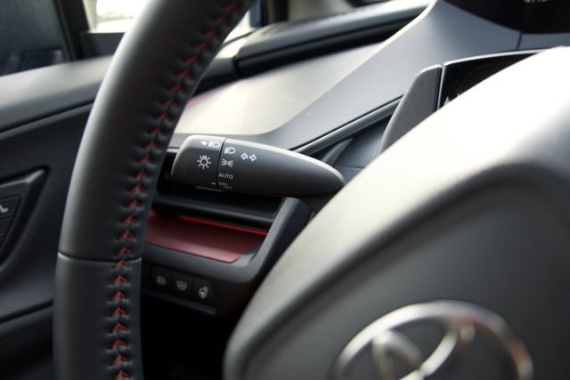 Used 2026 Toyota Prius Plug-In Hybrid FWD image 27