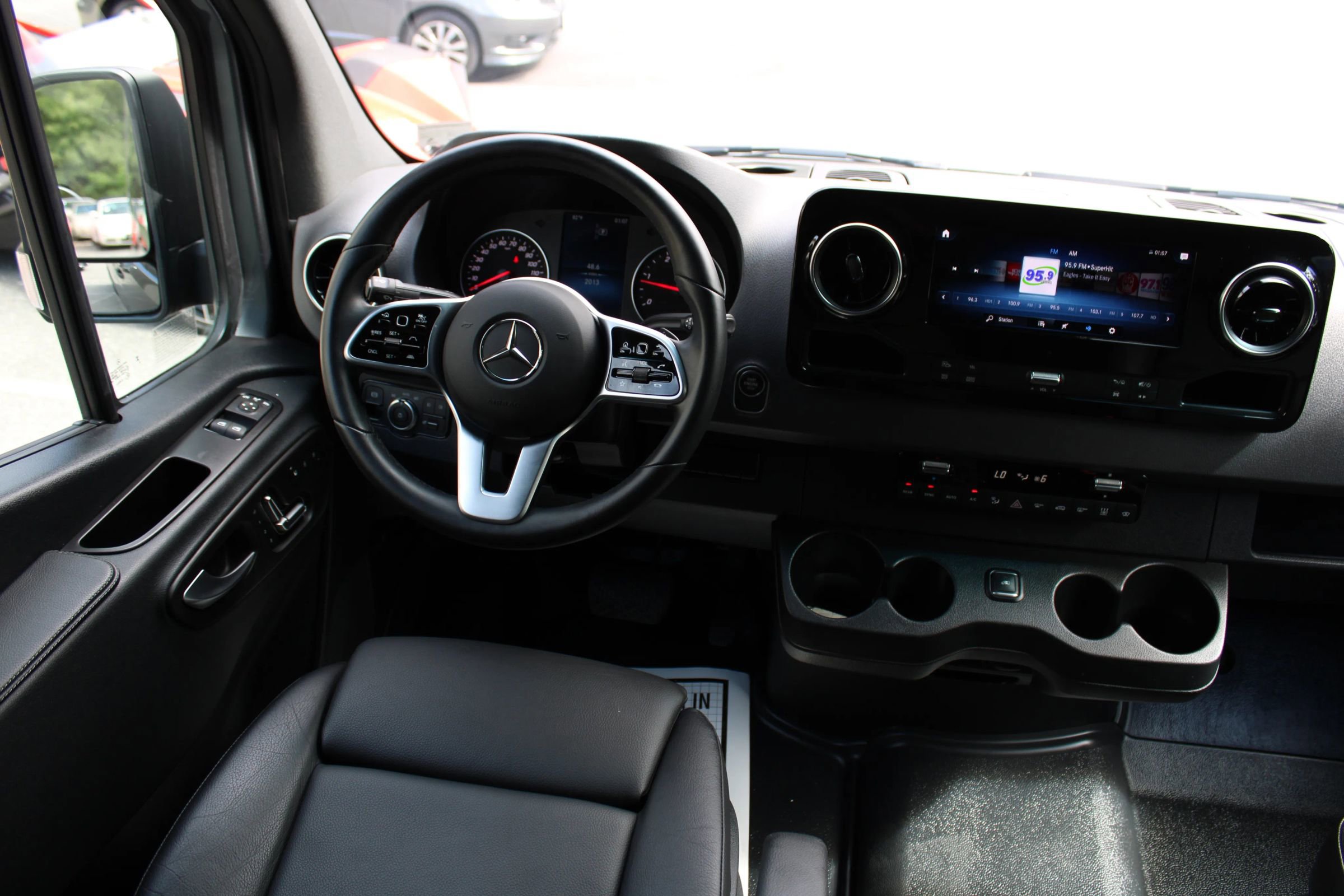 Used 2024 Mercedes-Benz Sprinter 2500 image 10