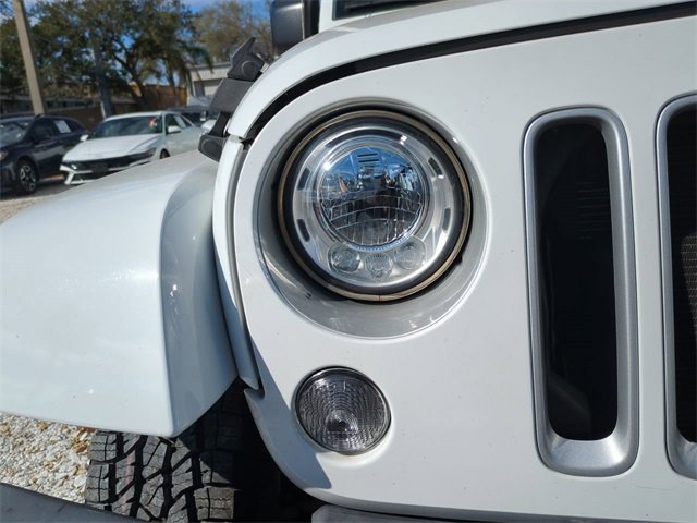 Used 2017 Jeep Wrangler Unlimited Sahara w/ Connectivity Group image 10