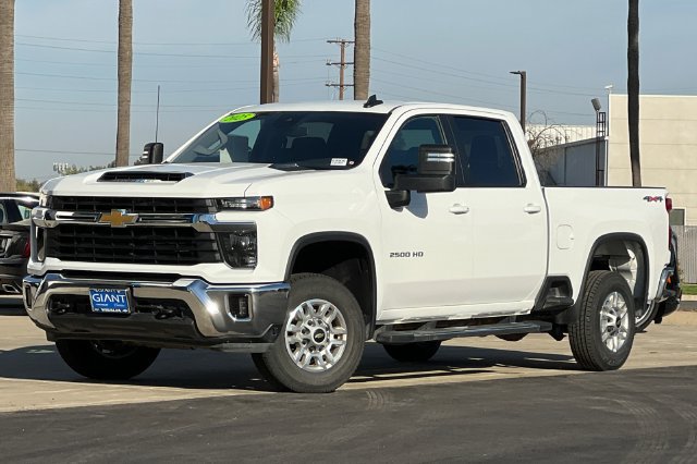 Used 2025 Chevrolet Silverado 2500 LT w/ Convenience Package AWD/4WD image 8