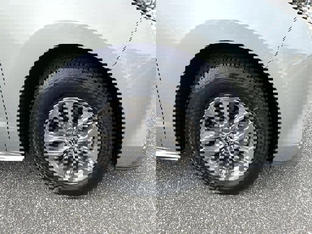 Used 2024 Toyota Sienna XLE image 33