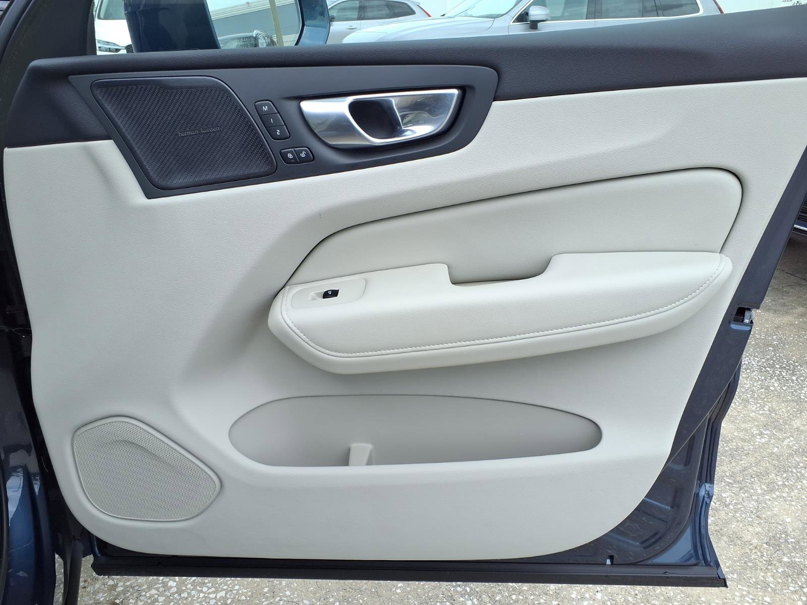 Certified 2023 Volvo XC60 B5 Ultimate w/ Climate Package AWD/4WD image 13