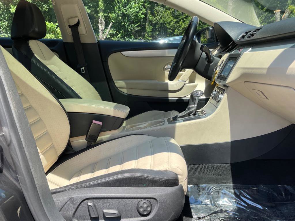 Used 2009 Volkswagen CC Luxury image 37