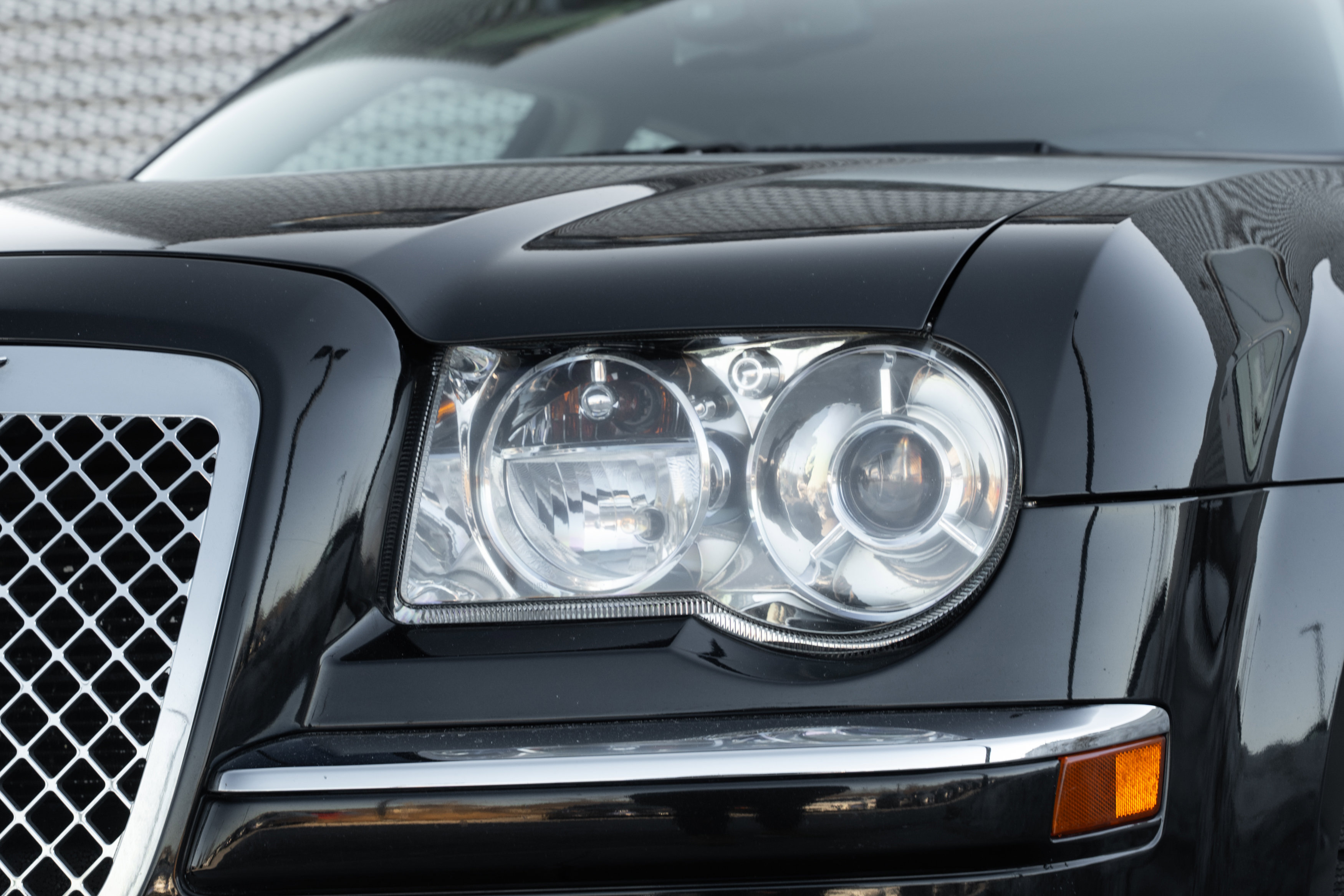 Used 2010 Chrysler 300 C image 29