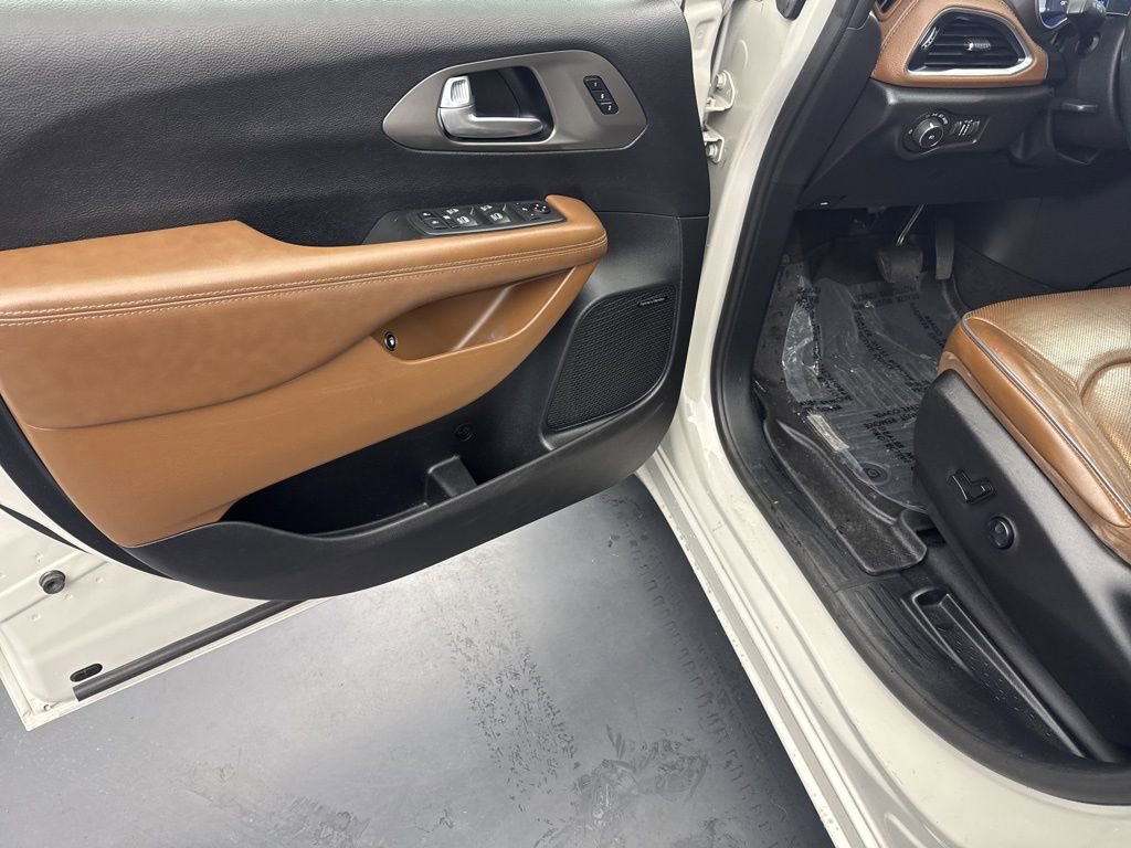 Used 2020 Chrysler Pacifica Limited w/ Advanced Safetytec Group image 30