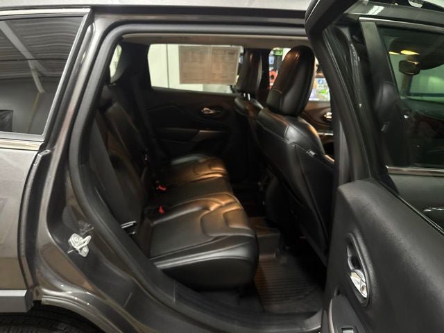 Used 2021 Jeep Cherokee Latitude Lux FWD image 26