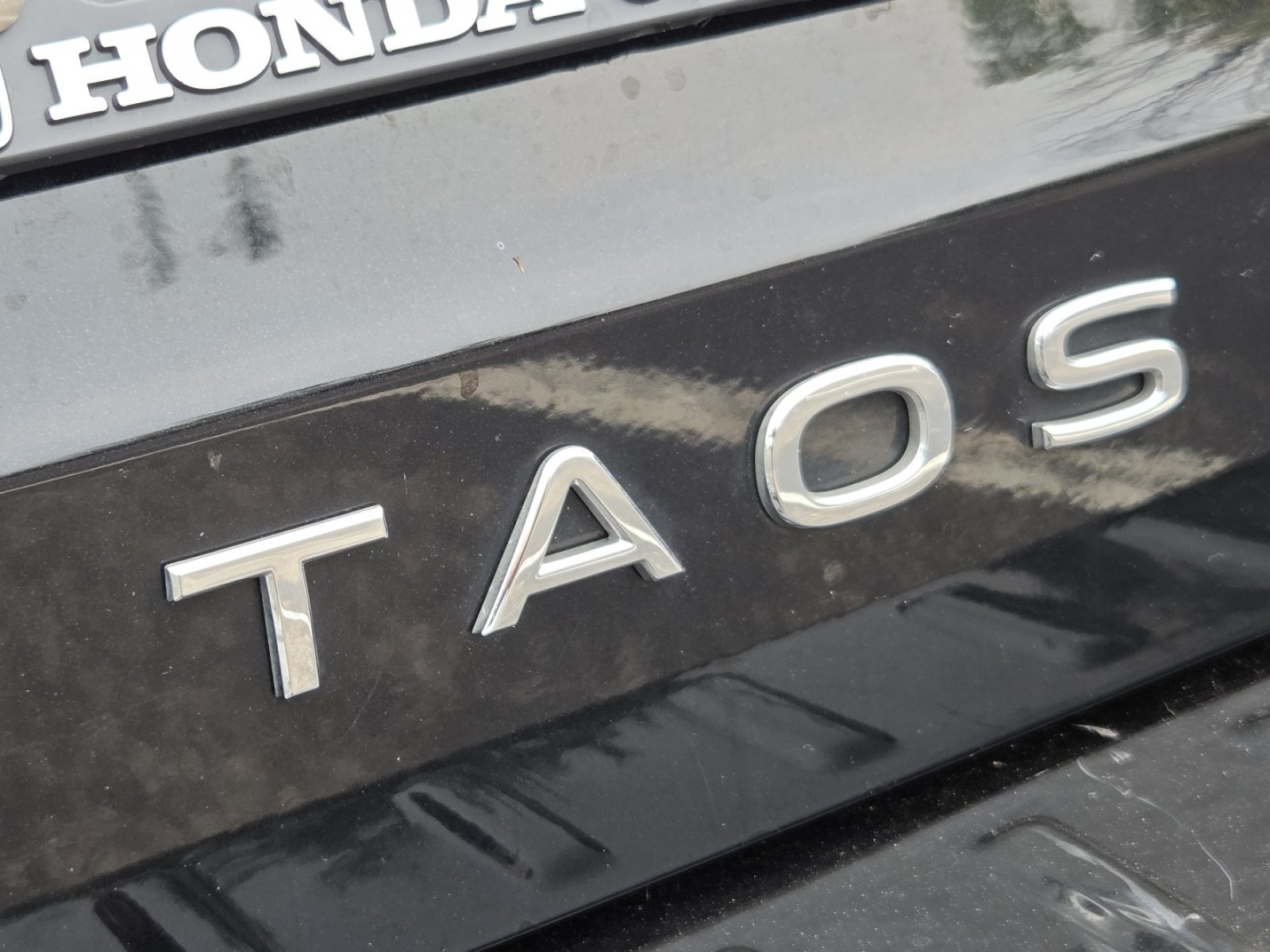 Used 2024 Volkswagen Taos SE w/ Panoramic Sunroof Package AWD/4WD image 18