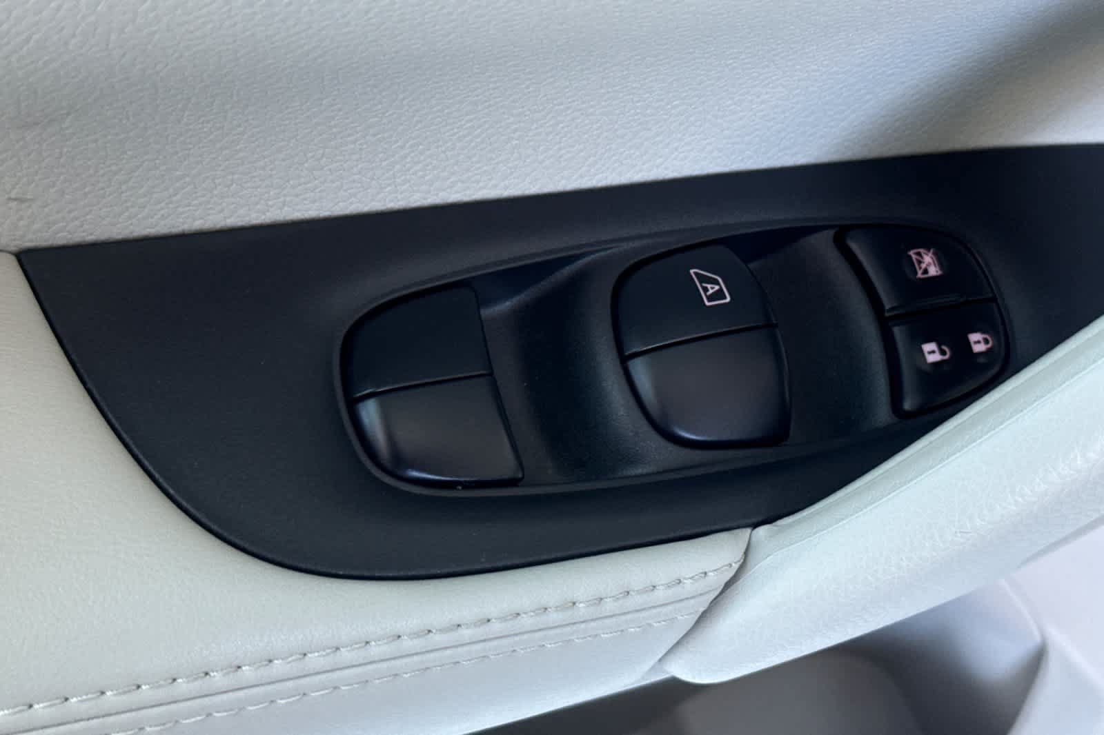 Used 2022 Nissan Rogue Sport SL AWD/4WD image 15