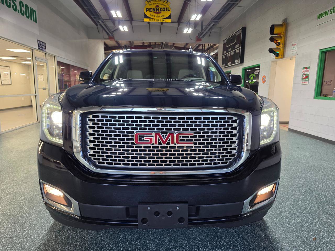 Used 2017 GMC Yukon XL Denali w/ Open Road Package AWD/4WD image 3