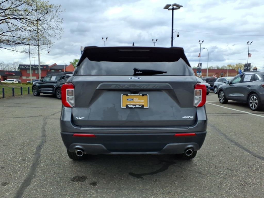 Used 2024 Ford Explorer XLT w/ Equipment Group 202A AWD/4WD image 7