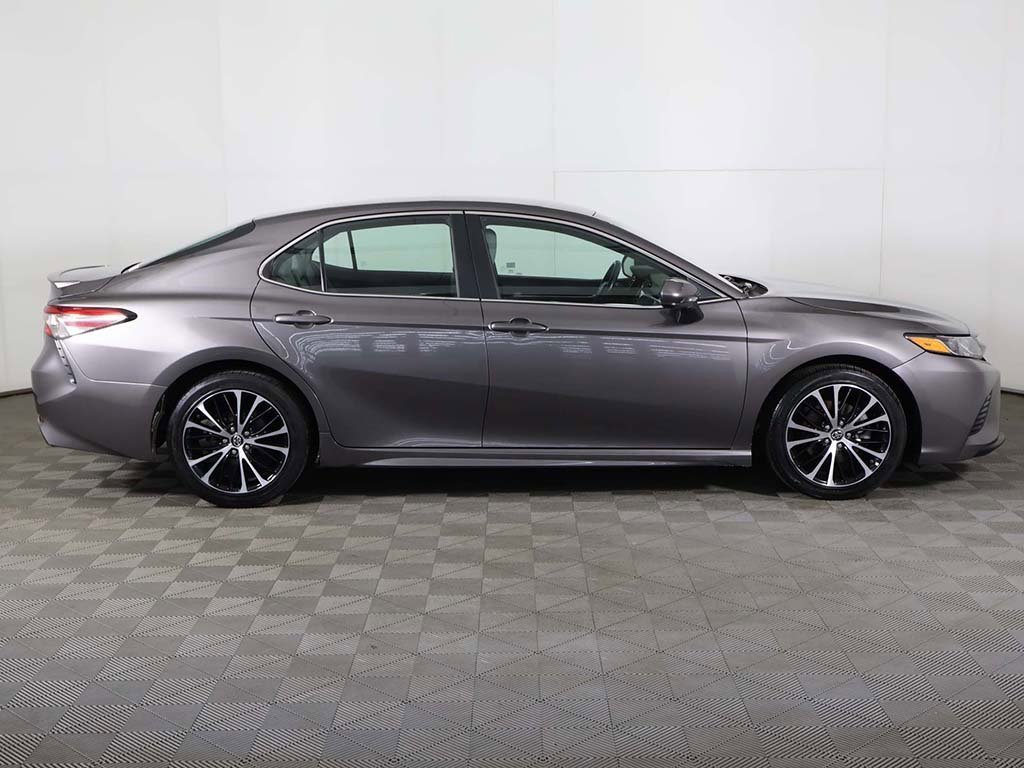 Used 2018 Toyota Camry SE image 15
