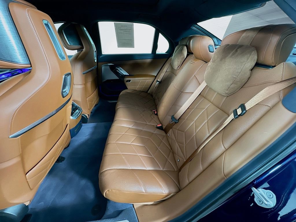 Used 2023 BMW 760i xDrive w/ Luxury Rear Seating Package AWD/4WD image 33