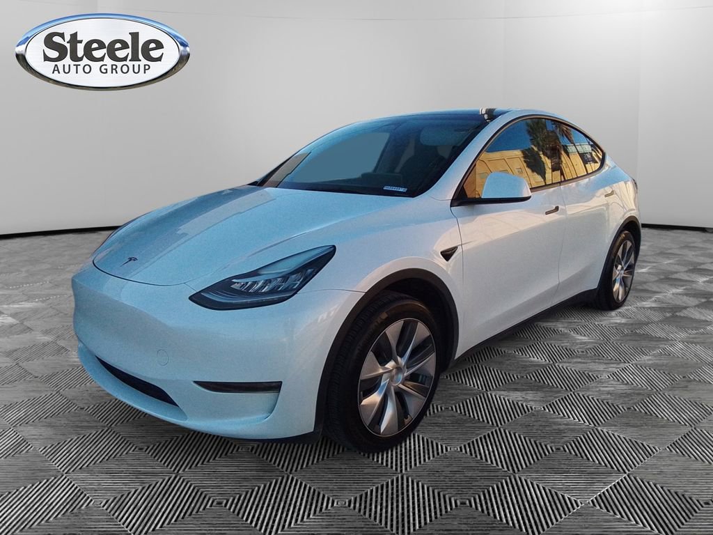 Used 2023 Tesla Model Y Long Range image 1