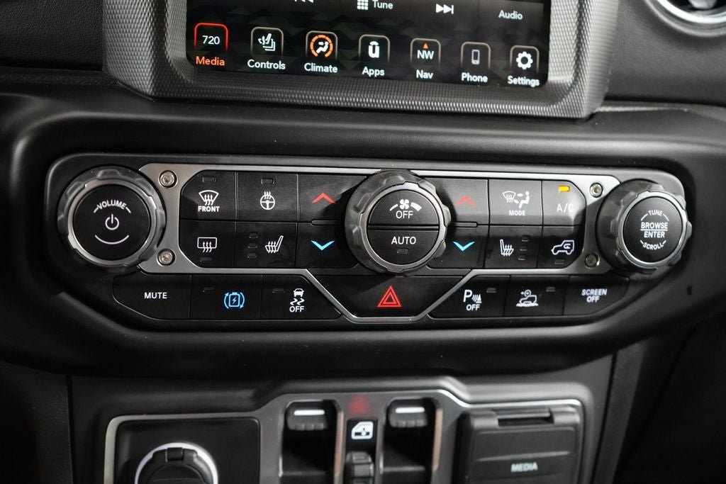 Used 2021 Jeep Wrangler Unlimited Sahara w/ Cold Weather Group AWD/4WD image 17
