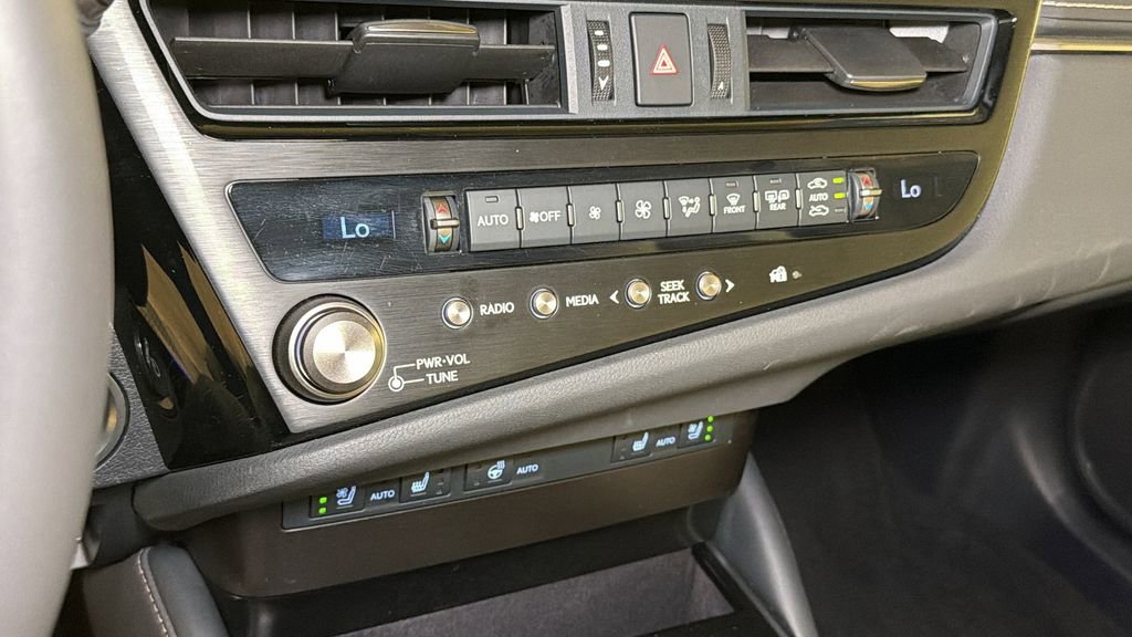 Certified 2025 Lexus ES 300h w/ Premium Package image 25